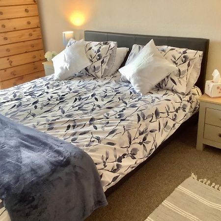 Second Floor Apartment Tenby Town Centre ภายนอก รูปภาพ