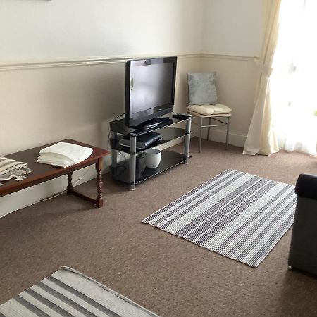 Second Floor Apartment Tenby Town Centre ภายนอก รูปภาพ