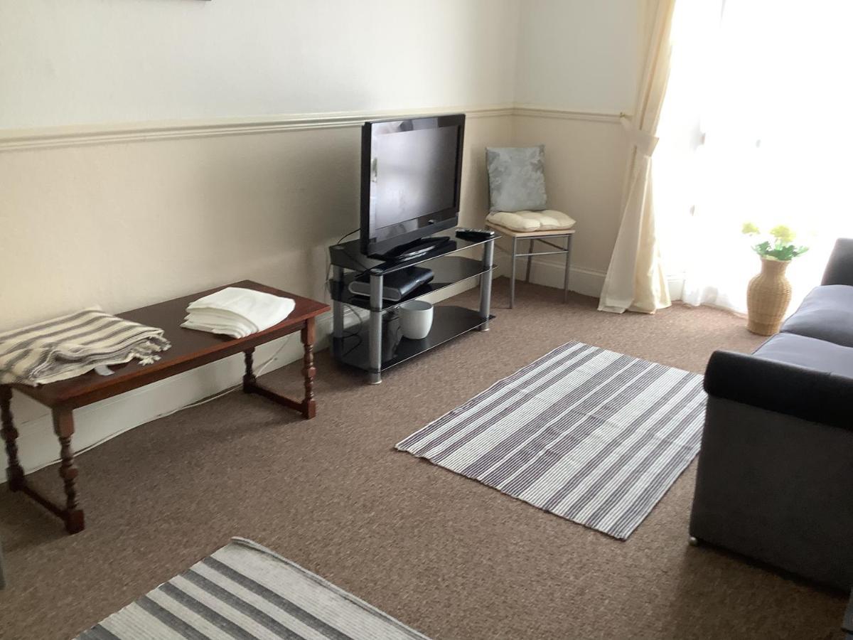 Second Floor Apartment Tenby Town Centre ภายนอก รูปภาพ