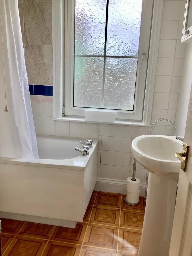 Second Floor Apartment Tenby Town Centre ภายนอก รูปภาพ