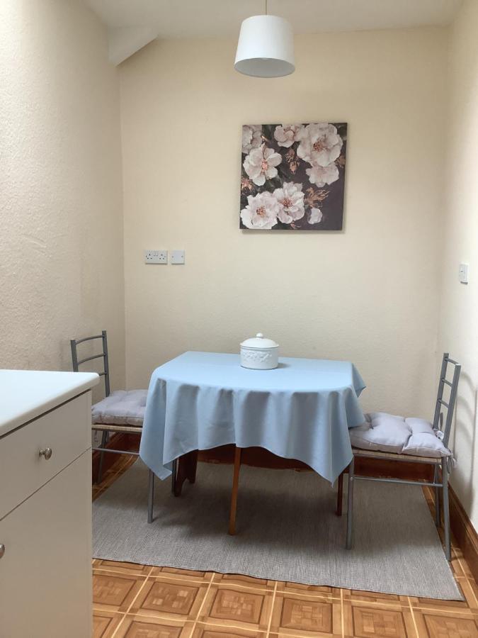 Second Floor Apartment Tenby Town Centre ภายนอก รูปภาพ