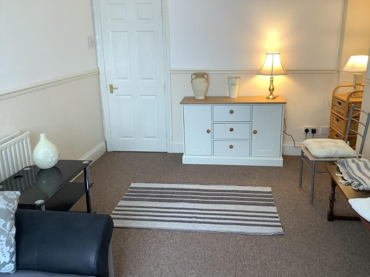 Second Floor Apartment Tenby Town Centre ภายนอก รูปภาพ